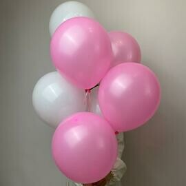 Set iz belo-rozovih gelievih sharov