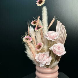 Нежная композиция из сухоцветов 