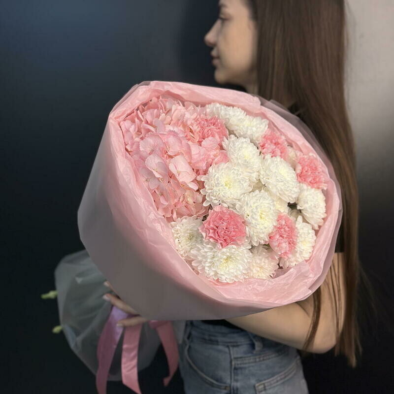 Сборный букет со стойким составом и гортензией, стандартный