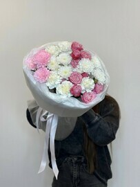 Sbornij buket v nezhnih ottenkah so stojkim sostavom