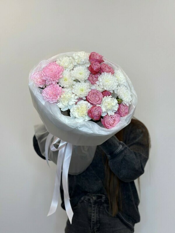 Сборный букет в нежных оттенках со стойким составом, стандартный