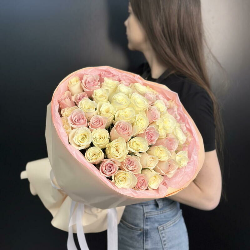 Букет нежных бело-розовых Кенийских роз 51, букет нежных бело-розовых кенийских роз 51