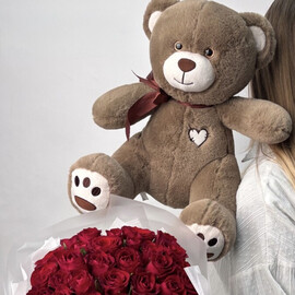 Сет: 35 красных кенийских роз и плюшевый мишка