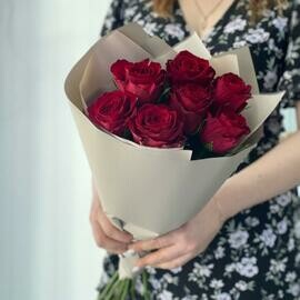 7 красных роз