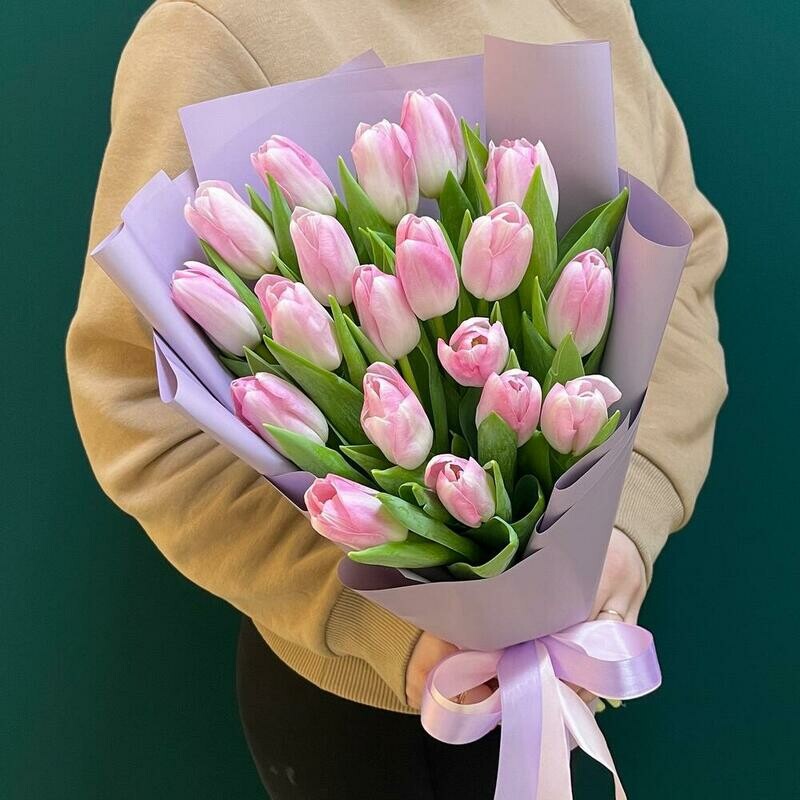 Нежно-розовые тюльпаны в нежной упаковке , тюльпан нежно-розовый 19 шт.