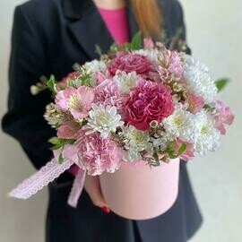 Цветы в шляпной коробке