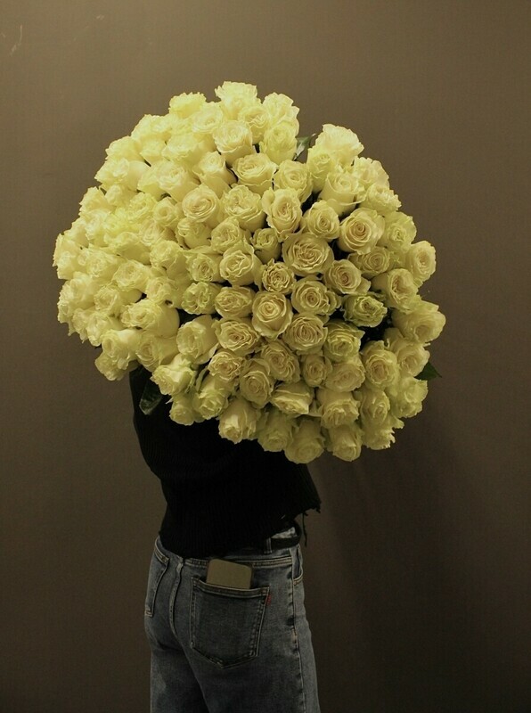 Букет из 101 белой розы , премиум букет из 101 белой розы