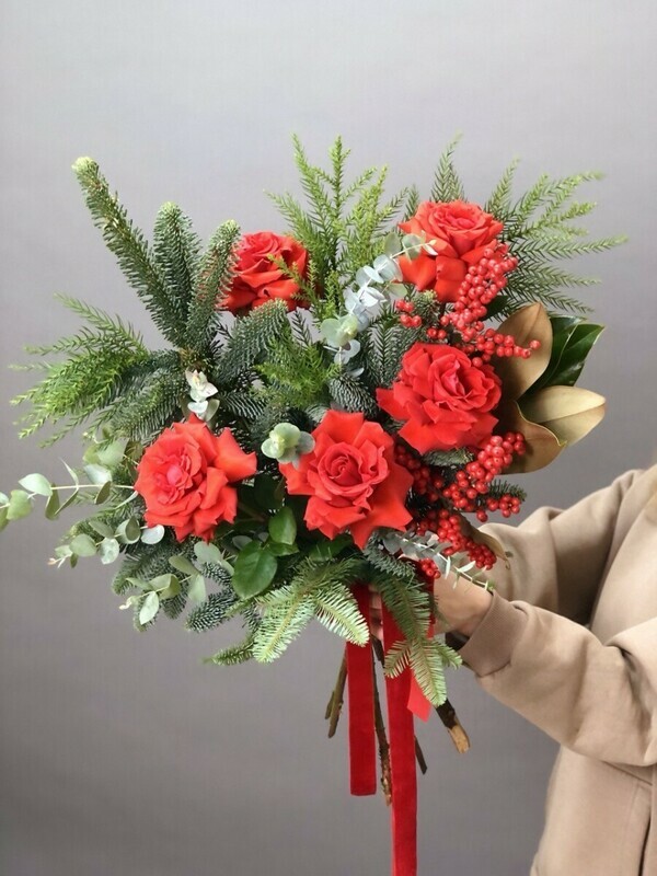 Авторский ЗИМНИЙ БУКЕТ с красной французской розой, стандартный