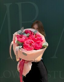 Buket s pionami Coral Charm