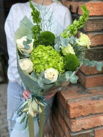 SEASONAL COMPOSITION bouquet with green hydrangea and white roses