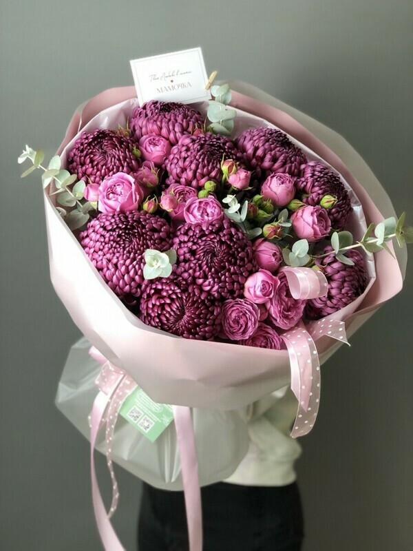 Большой букет МАМИН ДЕНЬ с хризантемой "Бигуди" и ароматной кустовой розой, стандартный