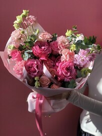 Букет с пионовидной розой Кантри блюз и ароматной маттиолой