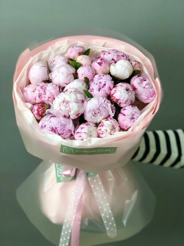 Нежный букет пионов, премиум