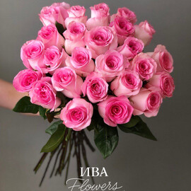 21 розовая роза в ленте