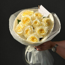 Pionovidnie rozi nezhnij buket 9 steblej