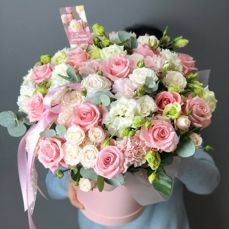 НЕЖНЫЕ ОБЬЯТИЯ сборный букет в шляпной коробке, стандартный