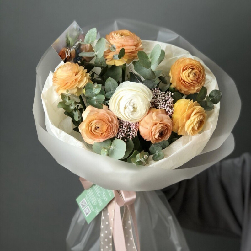 Букет ранункулюсов с эвкалиптом, букет ранункулюсов с эвкалиптом