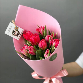 Buket rozovih Pionovidnih tyul_panov