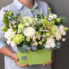 Summer freshness in a handbag with daisies, veronica and orchid