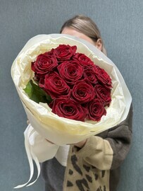 Buket iz 11 krasnih roz 50 sm