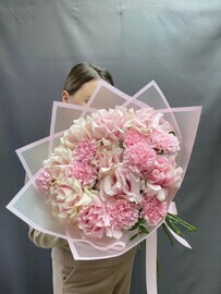 Букет из диантусов и французских роз