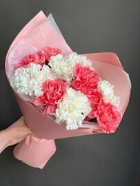 buket iz 13 diantusov