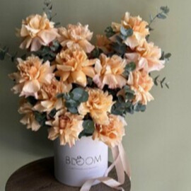 Моно композиция с необыкновенными персиковыми французскими розами