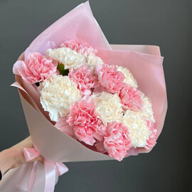 Нежный букет с 15 диантусами