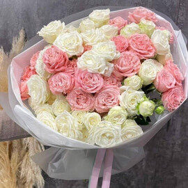 Букет из кустовых роз