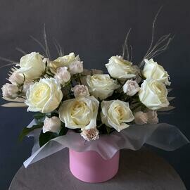 Пионовидные розы в коробочке