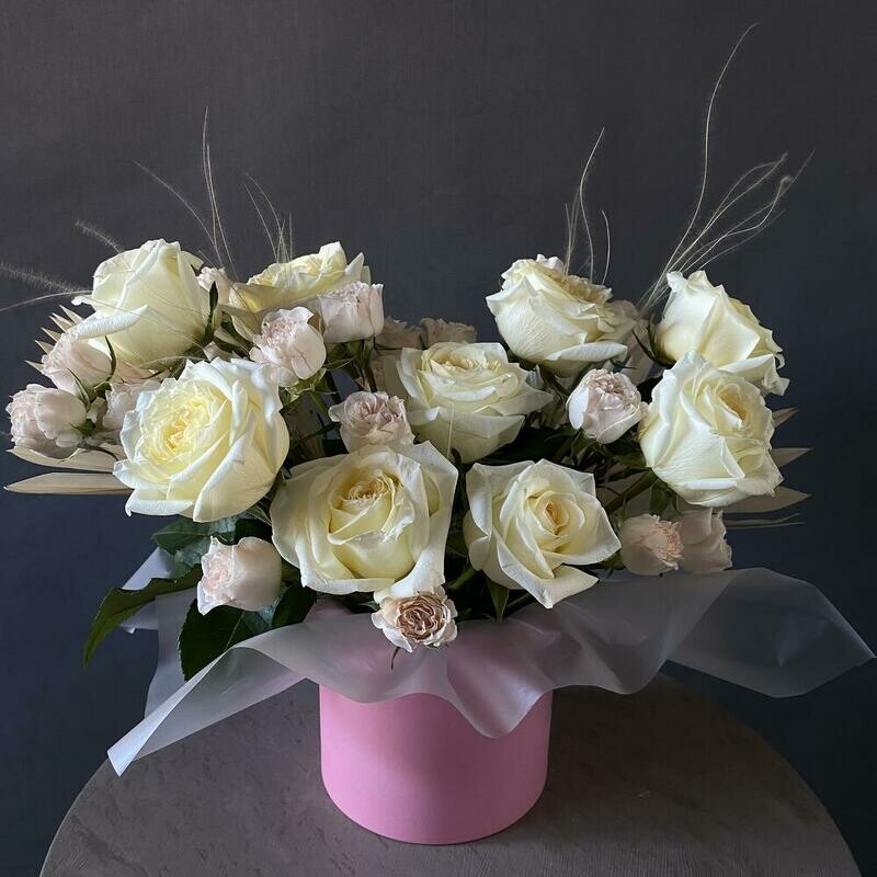 Pionovidnie rozi v korobochke, standart