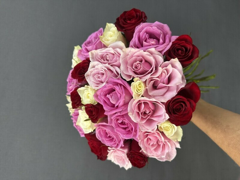 Разноцветные розы 29 шт, монобукет из разноцветных роз 29 шт