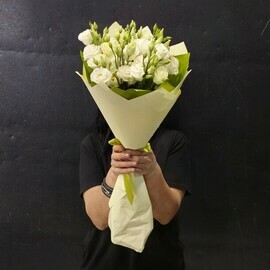 Buket iz 5 belih eustom