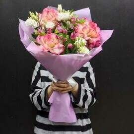 Букет из французских роз, белой эустомы и альстромерий