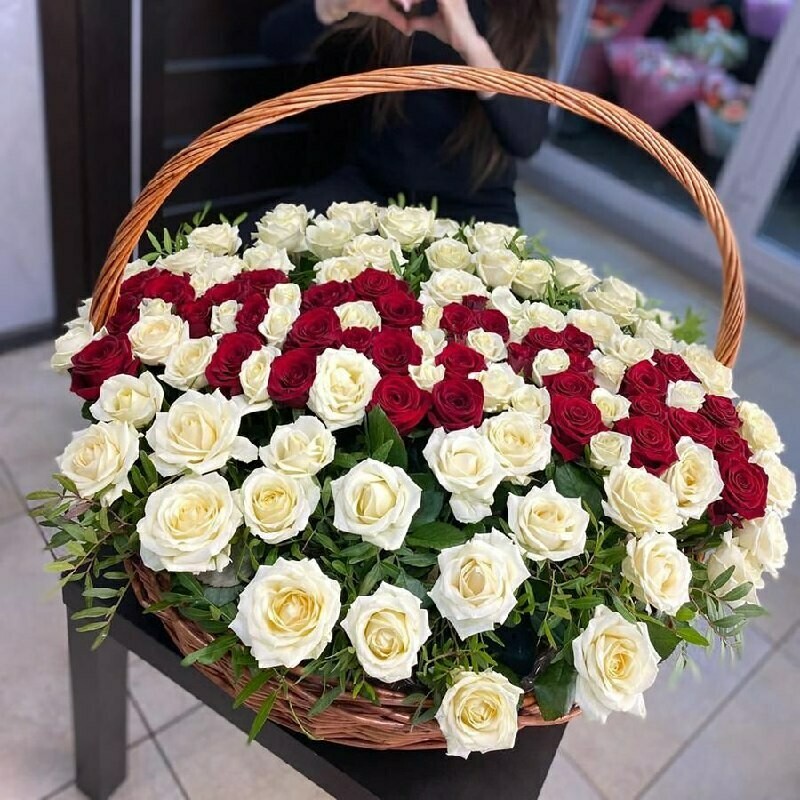 101 роза в корзинке для Мамы, 101 роза в корзинке для мамы