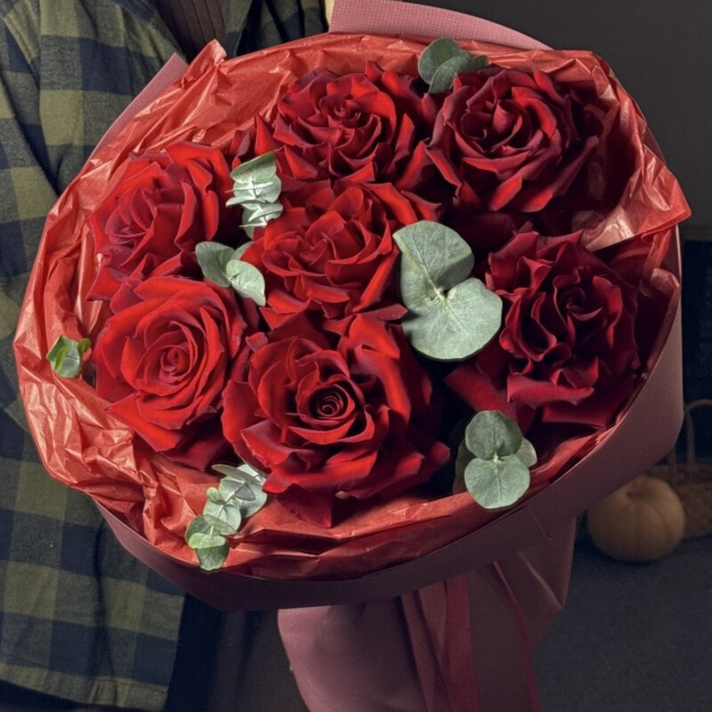 Красные французские розы , стандартный