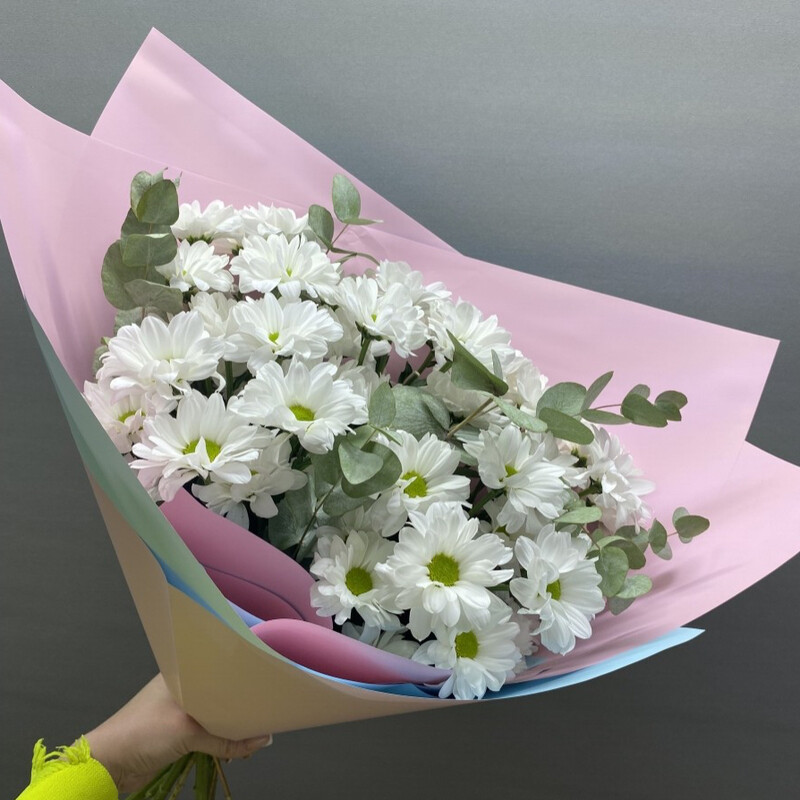 Букет хризантем с эвкалиптом , стандартный