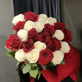 Buket s krupnimi ekvadorskimi rozami