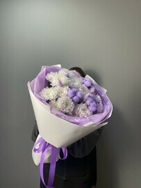 Нежный букет с хризантемой 