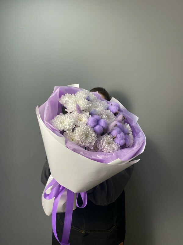 Нежный букет с хризантемой , стандартный