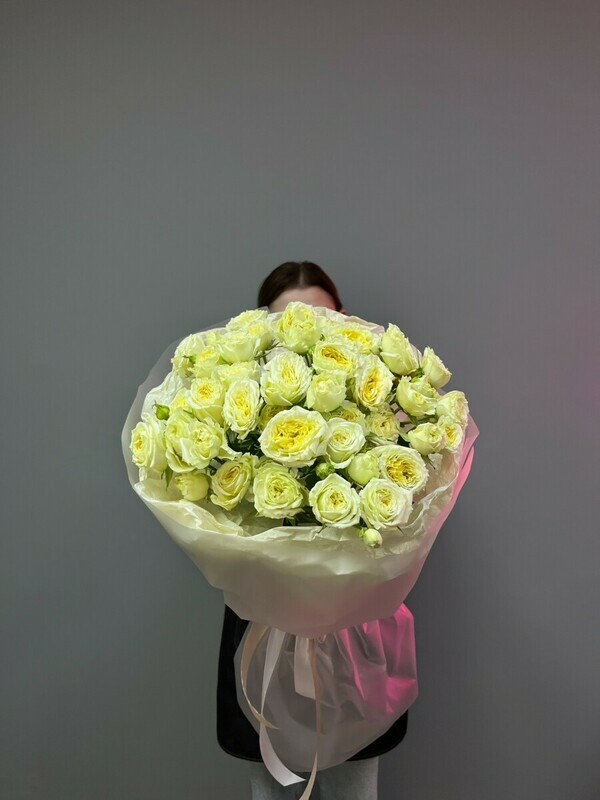 Нежный букет кустовых роз , стандарт 