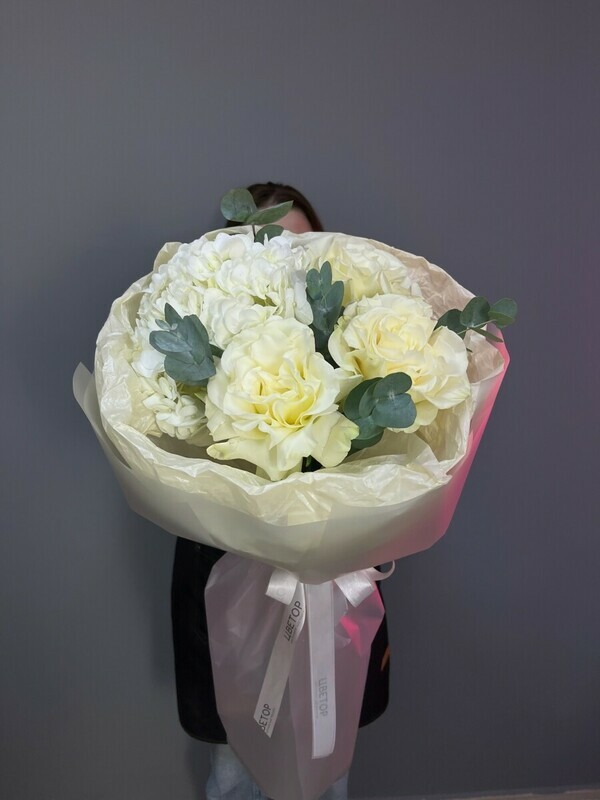 Frantcuzskij buket s rozami i gortenziej, standart