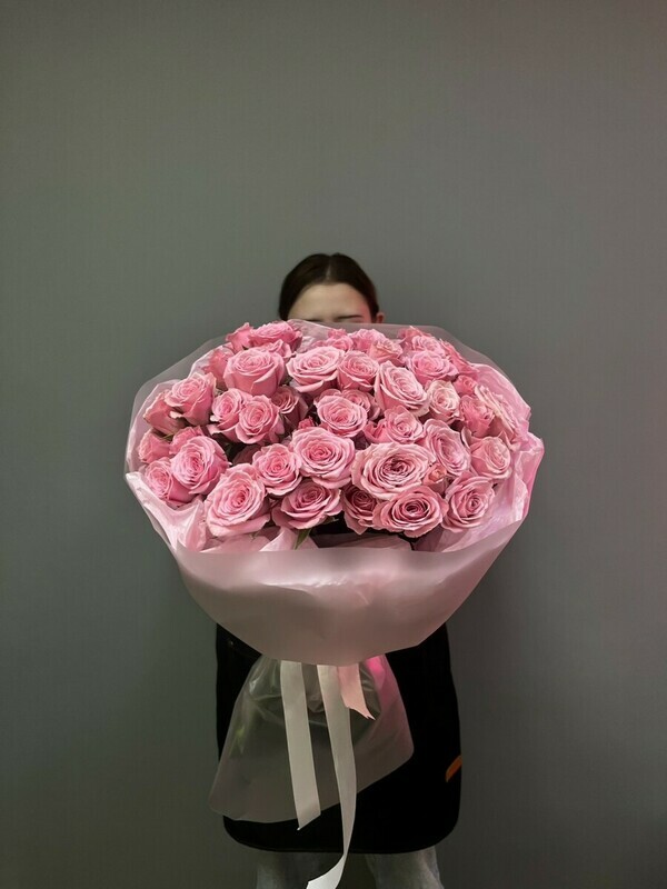 Розовый букет кустовых роз , стандарт 