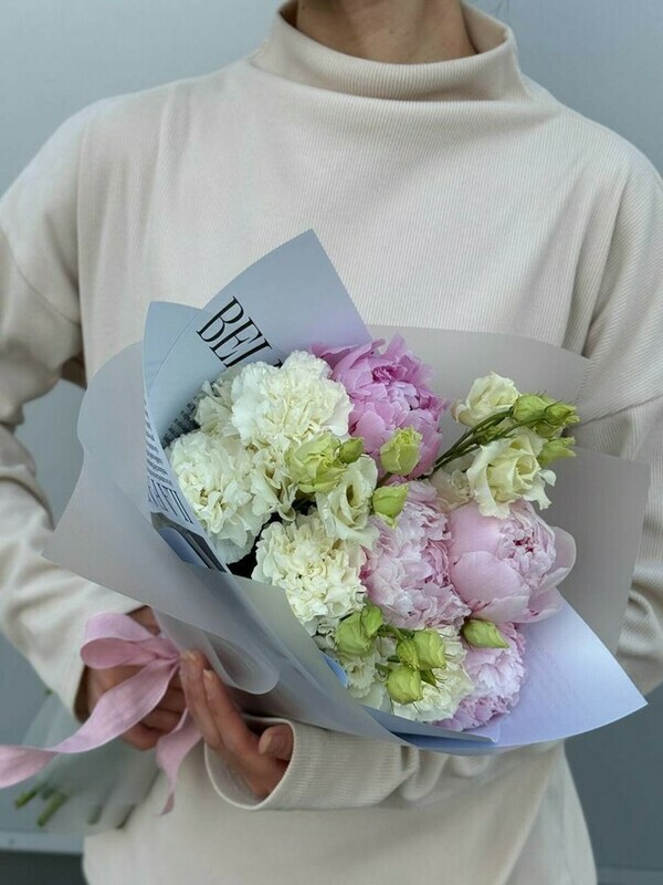 Букет из пионов, гвоздики и эустомы, стандартный