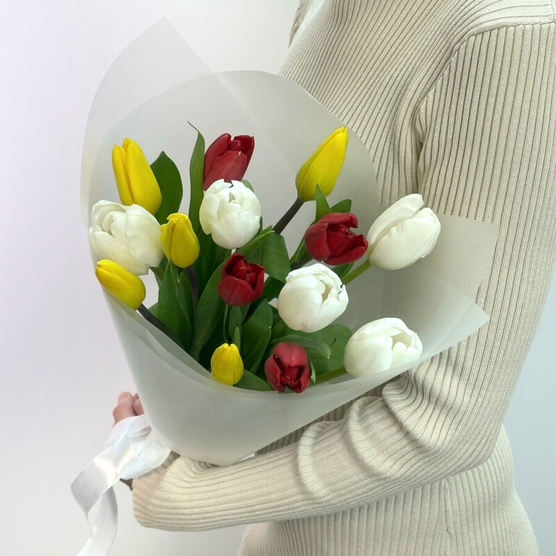 Букет из 15 тюльпанов микс в упаковке, стандартный