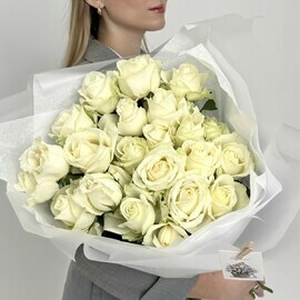 Buket iz 25 belih roz
