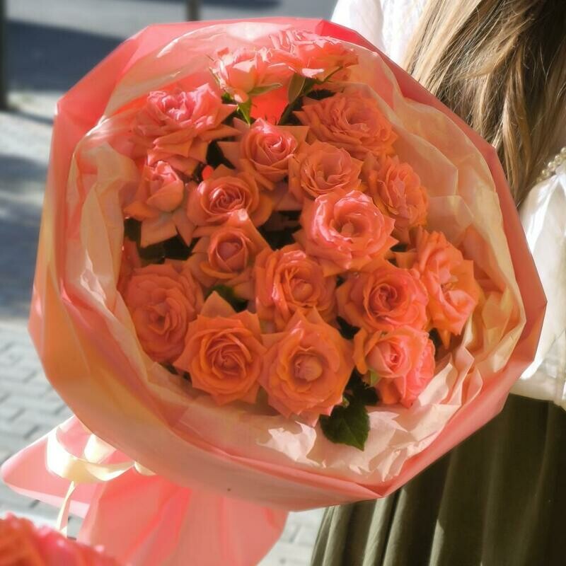 Хитнежная кустовая роза 7 веток букет, 7 роз