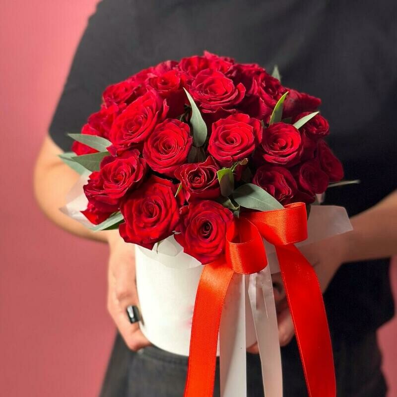 Kompozitciya iz 35 krasnih roz, standart