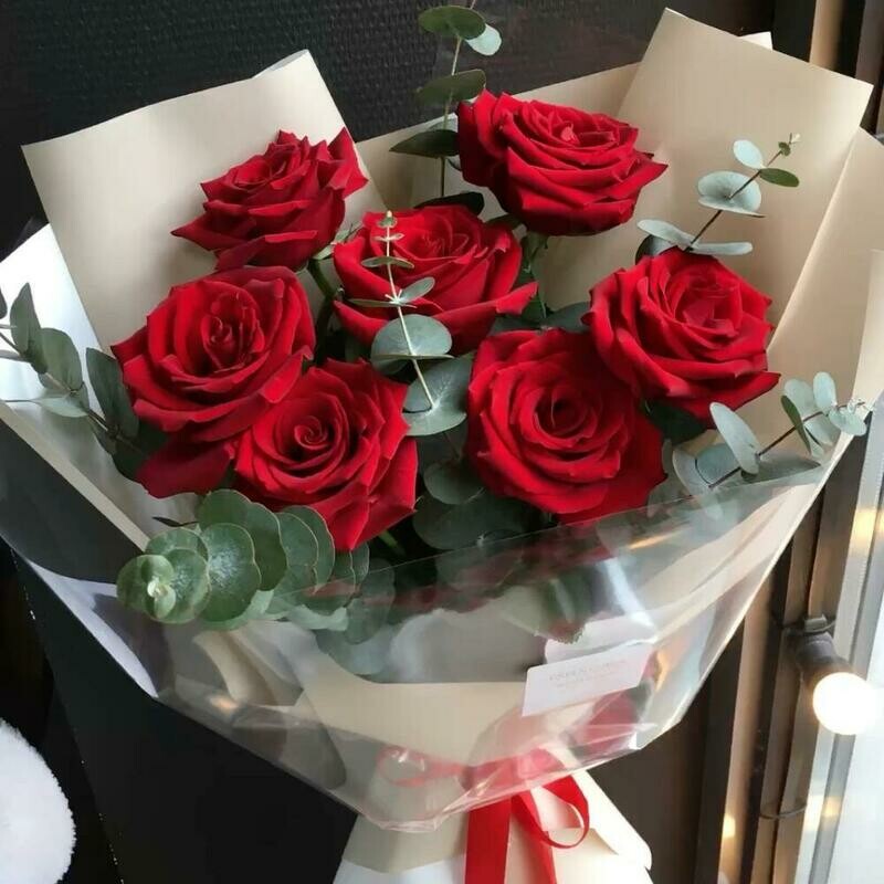 Букет роз с эвкалиптом, стандартный