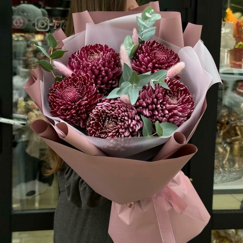 Букет хризантем бигуди с эвкалиптом, стандартный